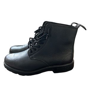 NWOT Blundstone Black Classic Black Lace-Up Boots size 9.5 men’s